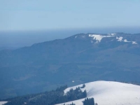 Frühling im Tal und ein letztes Aufbäumen des Winters auf den Bergen