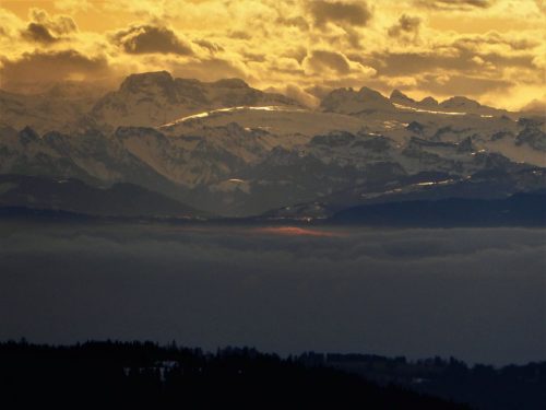 Hausstock 3158m links , die lange glänzende Fläche ist passenderweise Lang Wand 2240m