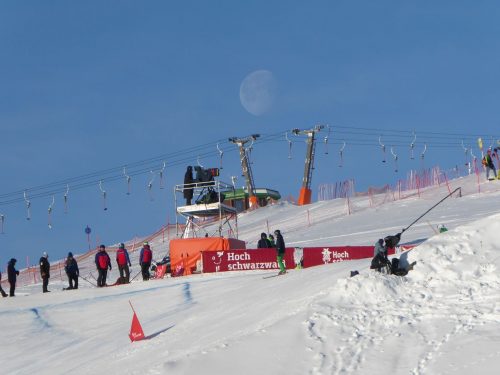 Der Mond geht unter, das Rennen beginnt